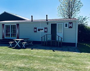 VZ235 Chalet Veere in Veere, Walcheren met uitzicht op speelveld