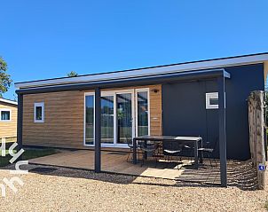 Verfrissend drankje op terras van vakantiehuis ZE1265, Meliskerke, Walcheren.