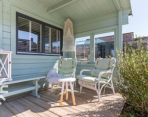 Praktische opbergruimte in vakantiehuis ZE1468 in Meliskerke, Walcheren, met kapstokken.