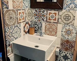 Douche in Vakantiehuis in Middelburg, Walcheren, Zeeland voor een verfrissende start van de dag.