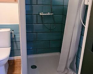 Kleine veranda met uitzicht op de natuur bij Vakantiehuis in Middelburg, Walcheren, Zeeland.