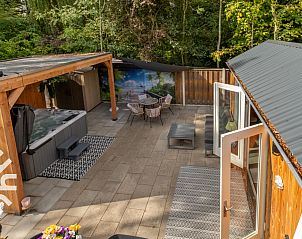 Bubbelbad op het terras van vakantiehuis ZE1540 in Middelburg, Walcheren, Zeeland.