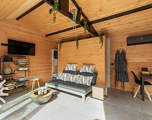 Planten aan het plafond van vakantiehuis ZE1540 in Middelburg, Walcheren, Zeeland.