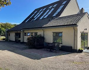 Voorzijde van Vakantiehuisje in Biggekerke met terras en zitgelegenheid, Walcheren, Zeeland.
