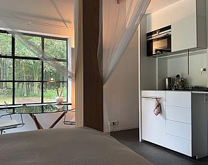 Keuken en werkruimte in Vakantiehuisje in Biggekerke, Walcheren, Zeeland.