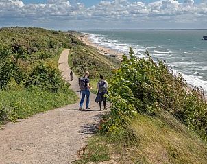 Wandelpad langs de kust bij Vakantiehuisje in Biggekerke, Walcheren, Zeeland, met uitzicht op de zee.