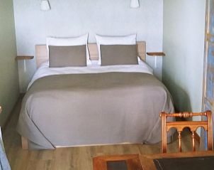Komfortables Schlafzimmer im Ferienhaus in Ritthem, Walcheren, Zeeland mit luxurisem Bett und warmer Atmosphre.