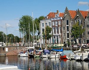 Malerischer Hafen in der Nhe des Ferienhauses in Ritthem, Walcheren, Zeeland mit historischen Gebuden und Booten.