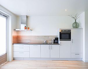 Stijlvolle keuken in VZ662 Groepsaccommodatie in Grijpskerke, volledig uitgerust, Walcheren, Zeeland.