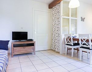 Eethoek en TV in VZ136 Studio Grijpskerke, gezellig vakantiehuis in Grijpskerke.