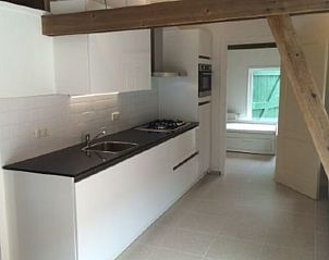 Moderne keuken in Huisje in Grijpskerke, vakantiehuis in Walcheren, Zeeland.