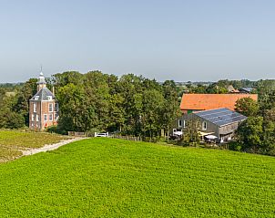 Gezellige zithoek in vakantiehuis ZE661 Grijpskerke, Walcheren met ruime bank in Zeeland.