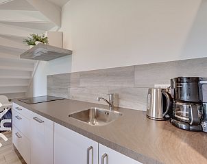 Moderne toiletruimte in vakantiehuis ZE661 Grijpskerke, Walcheren met strakke afwerking in Zeeland.