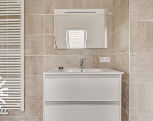 Comfortabele slaapkamer met dakraam in ZE646 vakantiehuis, Grijpskerke, Walcheren.