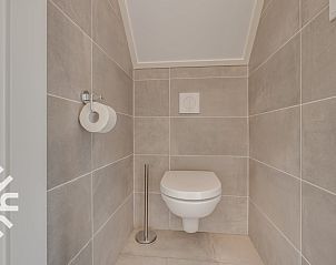 Houten schuur in de tuin van ZE646 vakantiehuis, Grijpskerke, Walcheren, Zeeland.