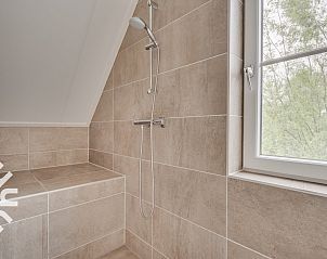 Zonnig terras bij ZE646 vakantiehuis, Grijpskerke, Walcheren, Zeeland.