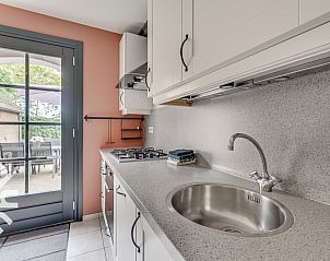 Buitenkant van vakantieaccommodatie ZE138 in Grijpskerke, Walcheren, met historische charme.