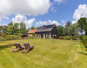 Vakantiehuis De kleine Pionier in Grijpskerke, Walcheren, Zeeland met grote tuin en ligstoelen.
