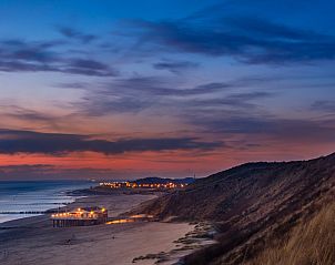Comfortabele slaapkamer met twee bedden in vakantiehuis ZE159 in Groot Valkenisse, Walcheren.