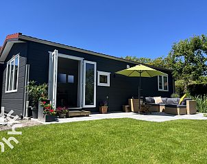 Zonnige entree van vakantiehuis ZE1415 in Gapinge, Walcheren, Zeeland.