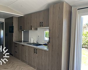 Koffiehoek in de keuken van vakantiehuis ZE1415, Gapinge, Walcheren, Zeeland.