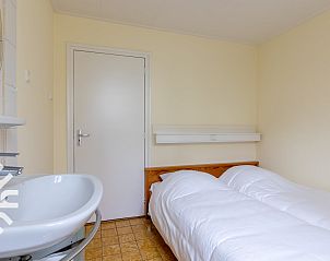 Moderne keuken in vakantiehuis ZE364, Koudekerke-Dishoek, Walcheren, Zeeland.