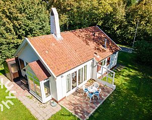Zijaanzicht van vakantiehuis ZE364 met veranda in Koudekerke-Dishoek, Walcheren.