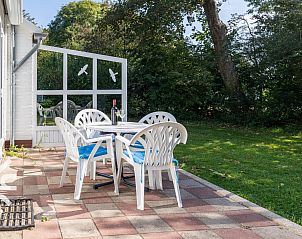 Achtertuin met terras van vakantiehuis ZE364, Koudekerke-Dishoek, Walcheren.