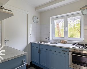 Moderne badkamer in vakantiehuis ZE364, Koudekerke-Dishoek, Walcheren.