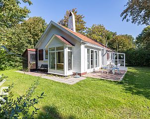 Zicht op het strand en zee nabij Koudekerke-Dishoek, Walcheren, Zeeland.