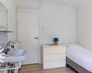 Slaapkamer met eenpersoonsbed in ZE358 vakantiehuis, Koudekerke-Dishoek, Walcheren, Zeeland.