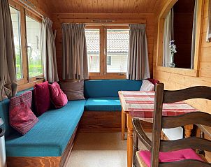 Knusse zithoek in VZ2320 vakantiewoning, Koudekerke-Dishoek, Walcheren, ideaal voor ontspanning.