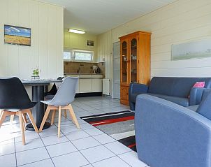 Gezellige binnenruimte van VZ641 Vakantiehuis Koudekerke-Dishoek in Walcheren met open keuken.