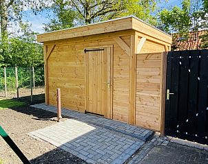 Houten schuur in de tuin van VZ641 Vakantiehuis Koudekerke-Dishoek, Walcheren.