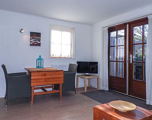 Lichte woonkamer in VZ729 Appartement in Koudekerke, sfeervol verblijf in Dishoek, Walcheren, Zeeland.