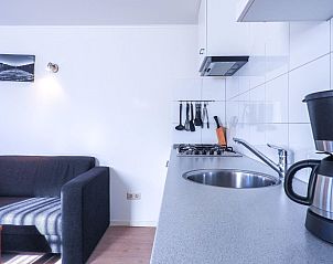 Keuken met apparatuur in VZ729 Appartement in Koudekerke, praktisch vakantiehuis in Dishoek, Walcheren, Zeeland.