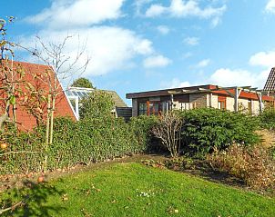 Tuin met uitzicht op VZ729 Appartement in Koudekerke, natuurrijk verblijf in Dishoek, Walcheren, Zeeland.