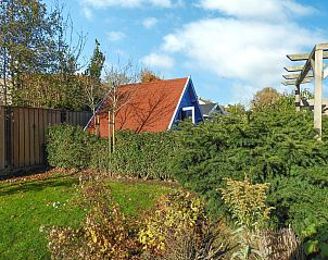 Groene tuin bij VZ729 Appartement in Koudekerke, rustgevend vakantiehuis in Dishoek, Walcheren, Zeeland.