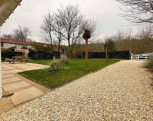 Ruime tuin van VZ936 Vrijstaande Vakantiebungalow Koudekerke-Dishoek in Koudekerke-Dishoek, Walcheren.