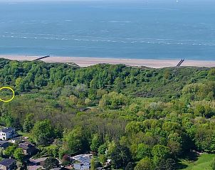 Luchtfoto van VZ936 Vrijstaande Vakantiebungalow Koudekerke-Dishoek nabij strand in Walcheren, Zeeland.