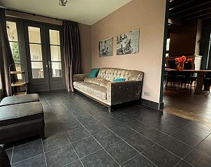 Moderne zithoek met uitzicht in VZ917 Groepsaccommodatie, Koudekerke Dishoek, Walcheren, Zeeland.