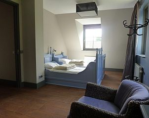 Slaapkamer met klassieke inrichting in VZ917 Groepsaccommodatie, Koudekerke Dishoek, Walcheren, Zeeland.