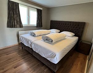 Hoofdslaapkamer van VZ807 Vakantiehuis Breskens, biedt rust en comfort in Zeeland.