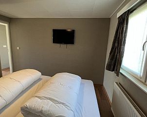 Tweede slaapkamer in VZ807 Vakantiehuis Breskens met twee eenpersoonsbedden in Zeeland.