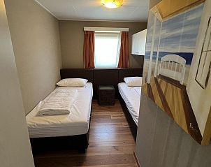 Gezellige slaapkamer in VZ807 Vakantiehuis Breskens, perfect voor kinderen in Zeeuws-Vlaanderen.