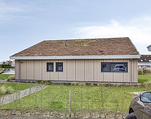 Detached house in Breskens, Zeeuws-Vlaanderen, with green surroundings and modern architecture, ideal for a relaxing vacation in Zeeland.