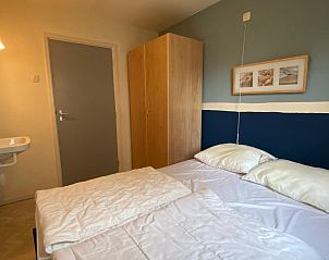 Welcoming bedroom in VZ726 Apartment Cadzand, Cadzand-bad, Zeeuws-Vlaanderen with sink.