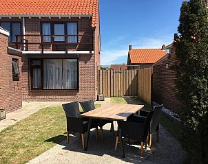 Enjoy the sunny garden at VZ730 Holiday home Cadzand-Bad in Zeeuws-Vlaanderen.