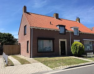 Front view of VZ730 Holiday home Cadzand-Bad, a charming vacation home in Zeeland.