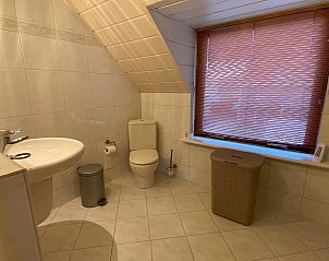 Bathroom with toilet and sink in VZ730 Holiday home Cadzand-Bad, Cadzand-Bad.